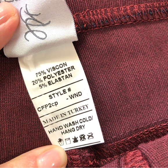 CODEFIT Burgundy Color Capri Pants with Pockets - Picture 12 of 12